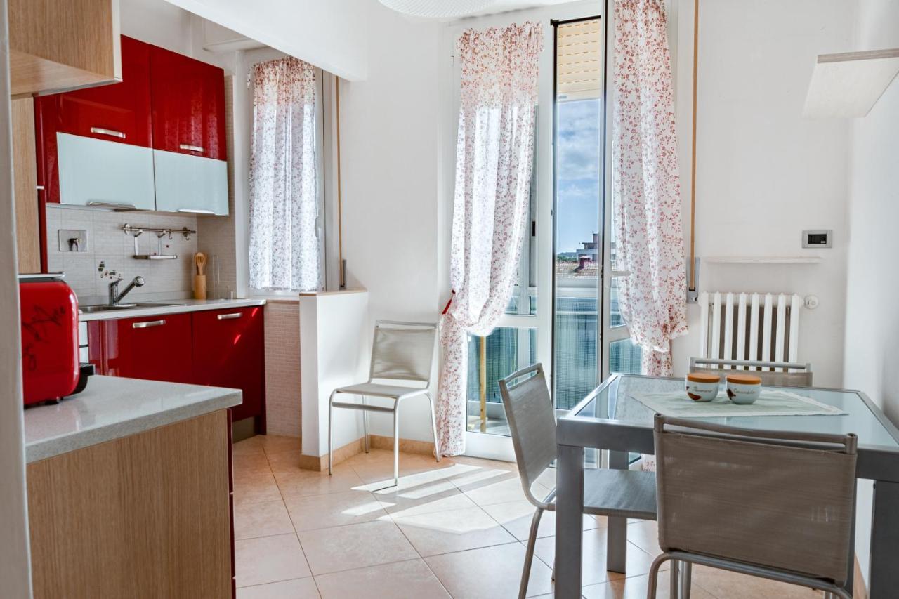 Апартаменты Luxury House Near Train Station Ливорно Экстерьер фото