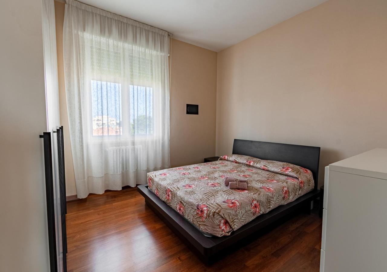 Апартаменты Luxury House Near Train Station Ливорно Экстерьер фото