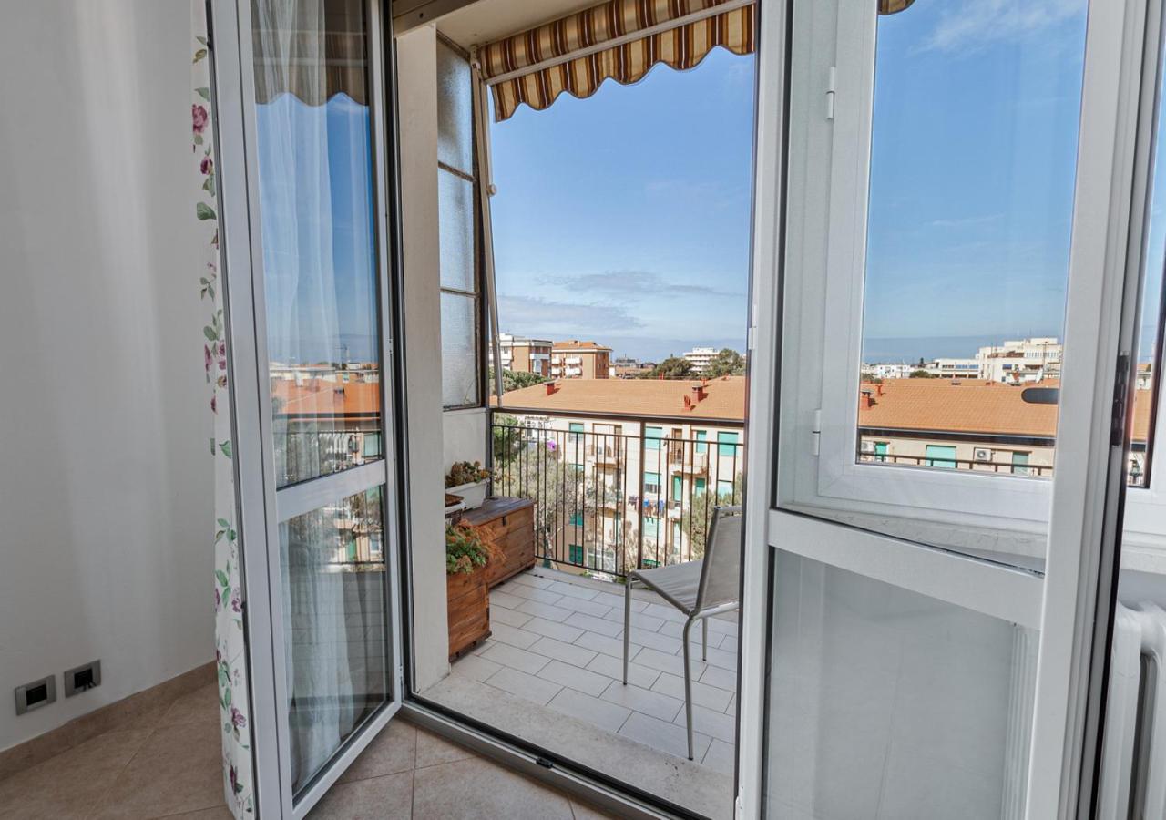 Апартаменты Luxury House Near Train Station Ливорно Экстерьер фото